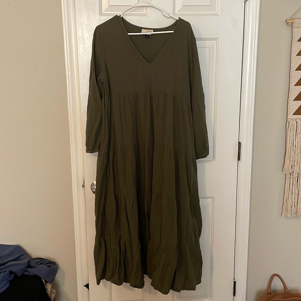 Universal thread tiered dress